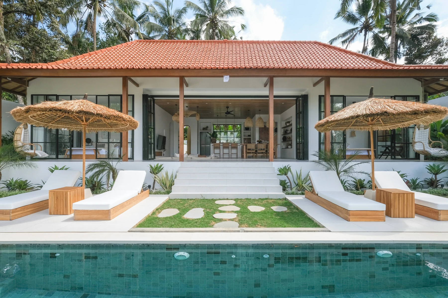 Villa Lestari pool and garden